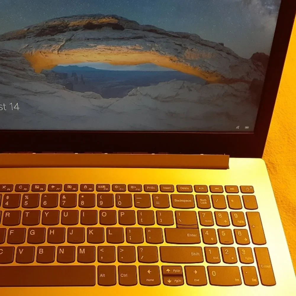 Lenovo Ideapad 15.6 inch Laptop 4 GB RAM 500 GB DVD drive with original charger